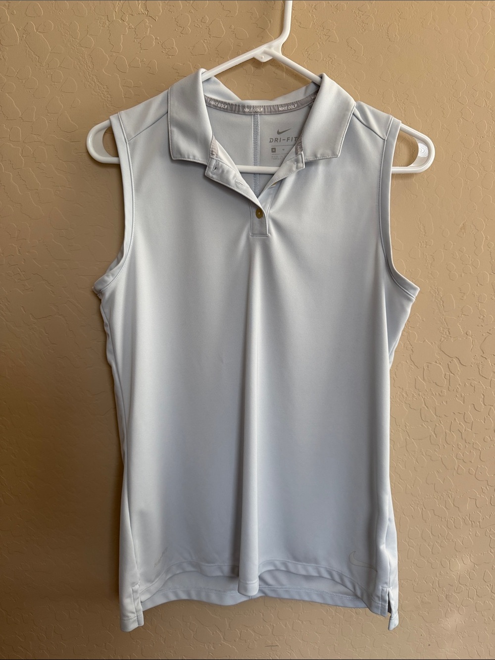 Nike Women’s Sleeveless Dri-FIT Golf Shirt in Light Gray